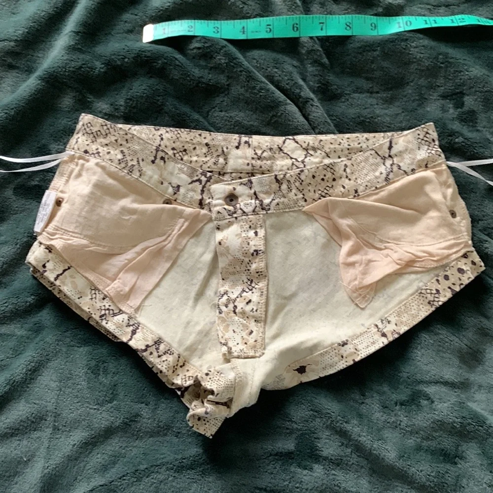 Spell Aloha Python shorts XS preowned - Picture 15 of 16